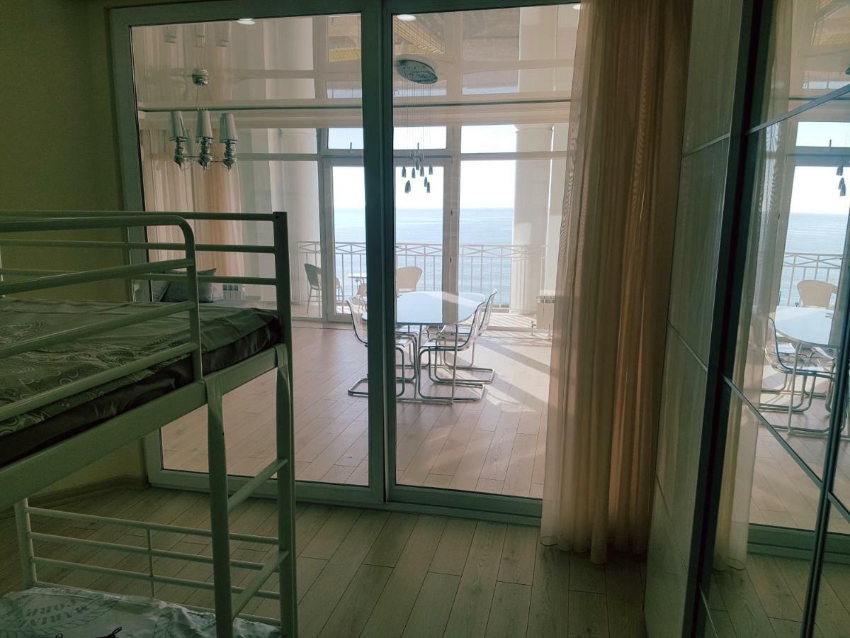 J.R Apartment In The Sea バトゥーミ エクステリア 写真